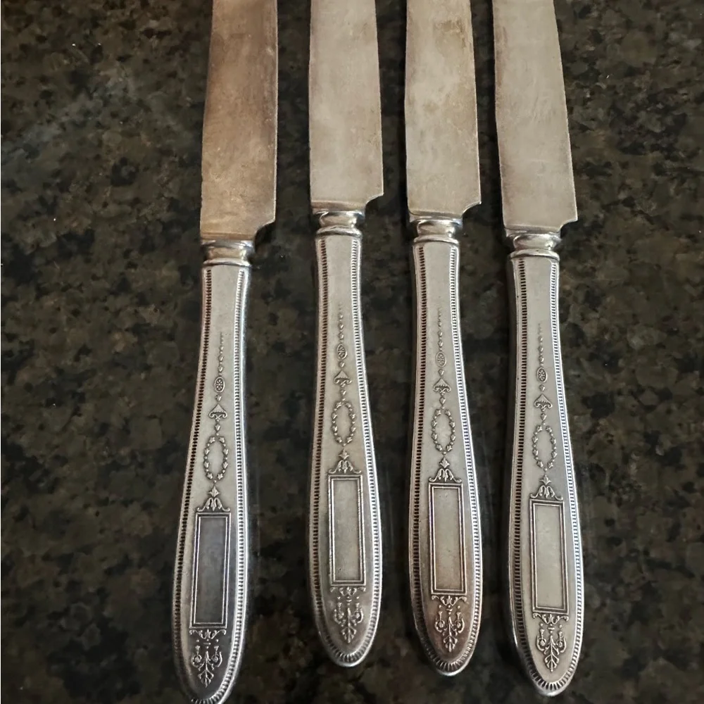 4, 1921 Grosvenor “Community” Oneida SilverPlate Knives - Great condition